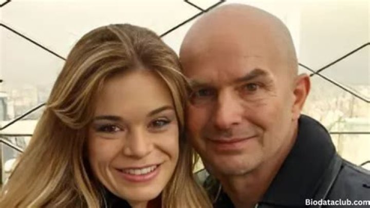 Ellen Muth with her co-stars