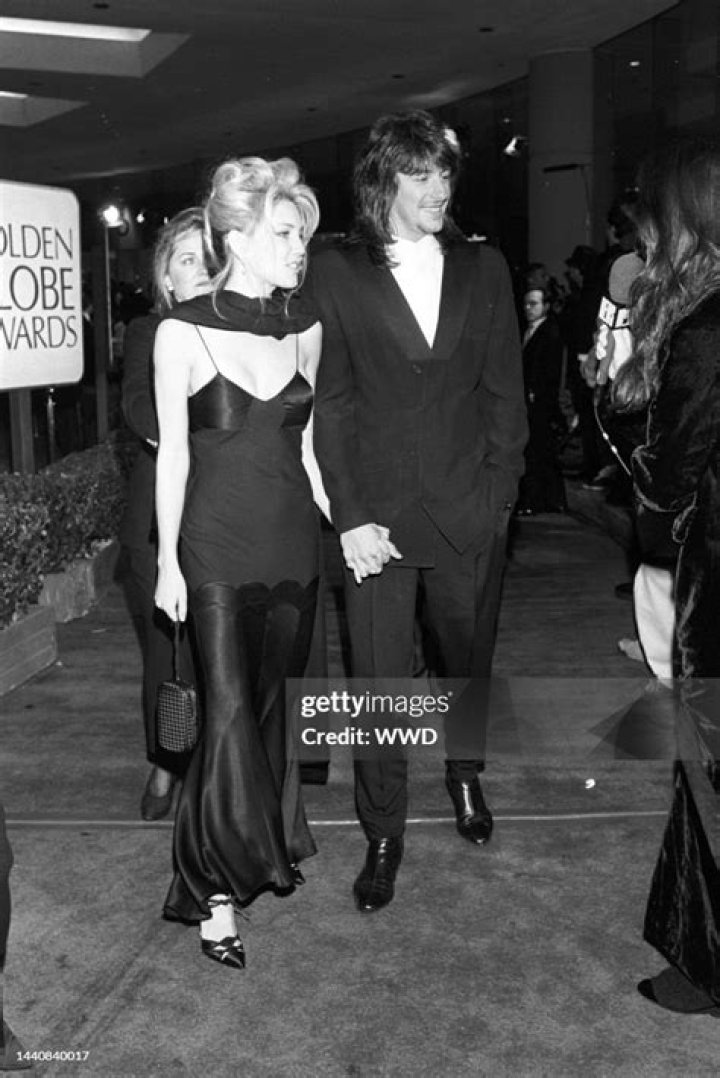 The actress Heather Locklear and the guitarist, singer, Richie Sambora were married from 1994 to 2006.